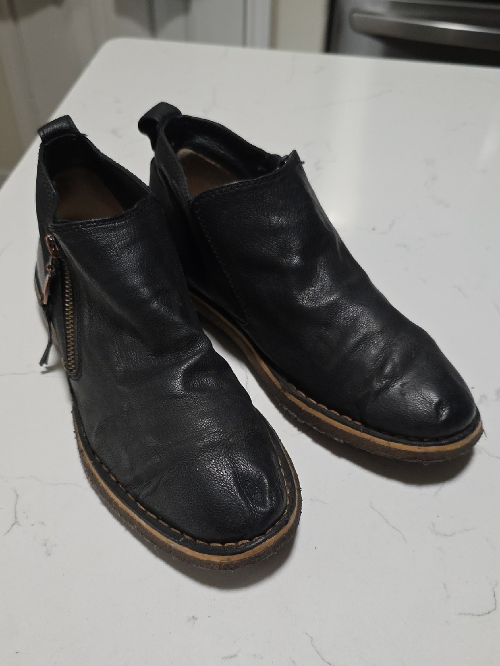 Ugg Clementine Black Leather Zip Casual Ankle Shoes Size 7.5